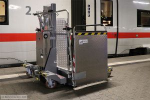 Ein Hublift in Mannheim Hauptbahnhof