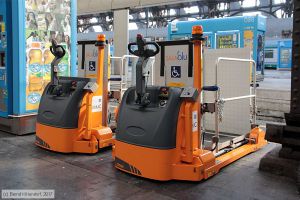 Zwei Hublifte in Milano Centrale